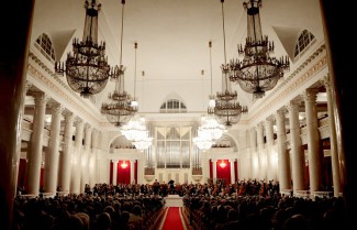 Большой зал филармонии им. Шостаковича. Фото - Руслан Шамуков / ИТАР-ТАСС