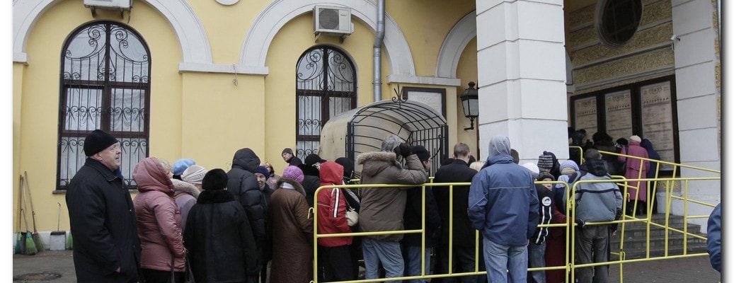 Очередь за билетами в театральные кассы Большого театра. Руслан Кривобок/РИА Новости