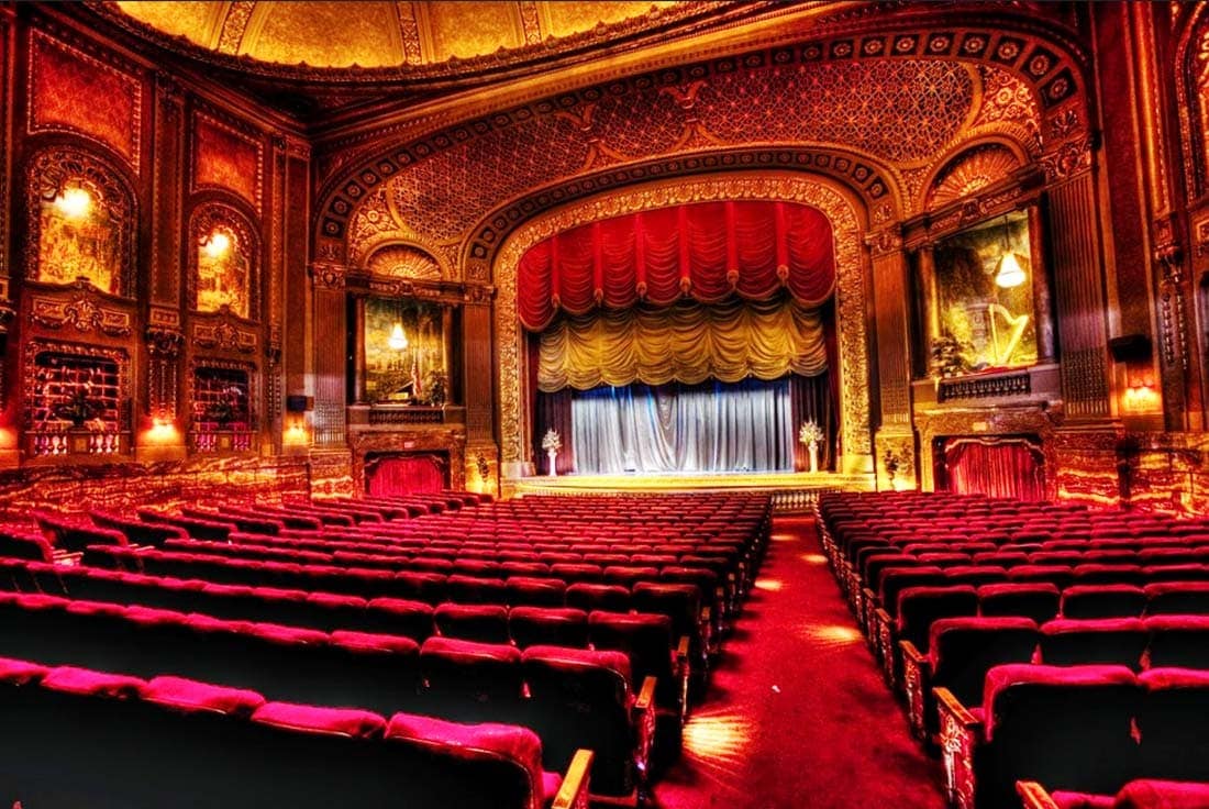 https://www.classicalmusicnews.ru/wp-content/uploads/2015/10/theatre_interior.jpg