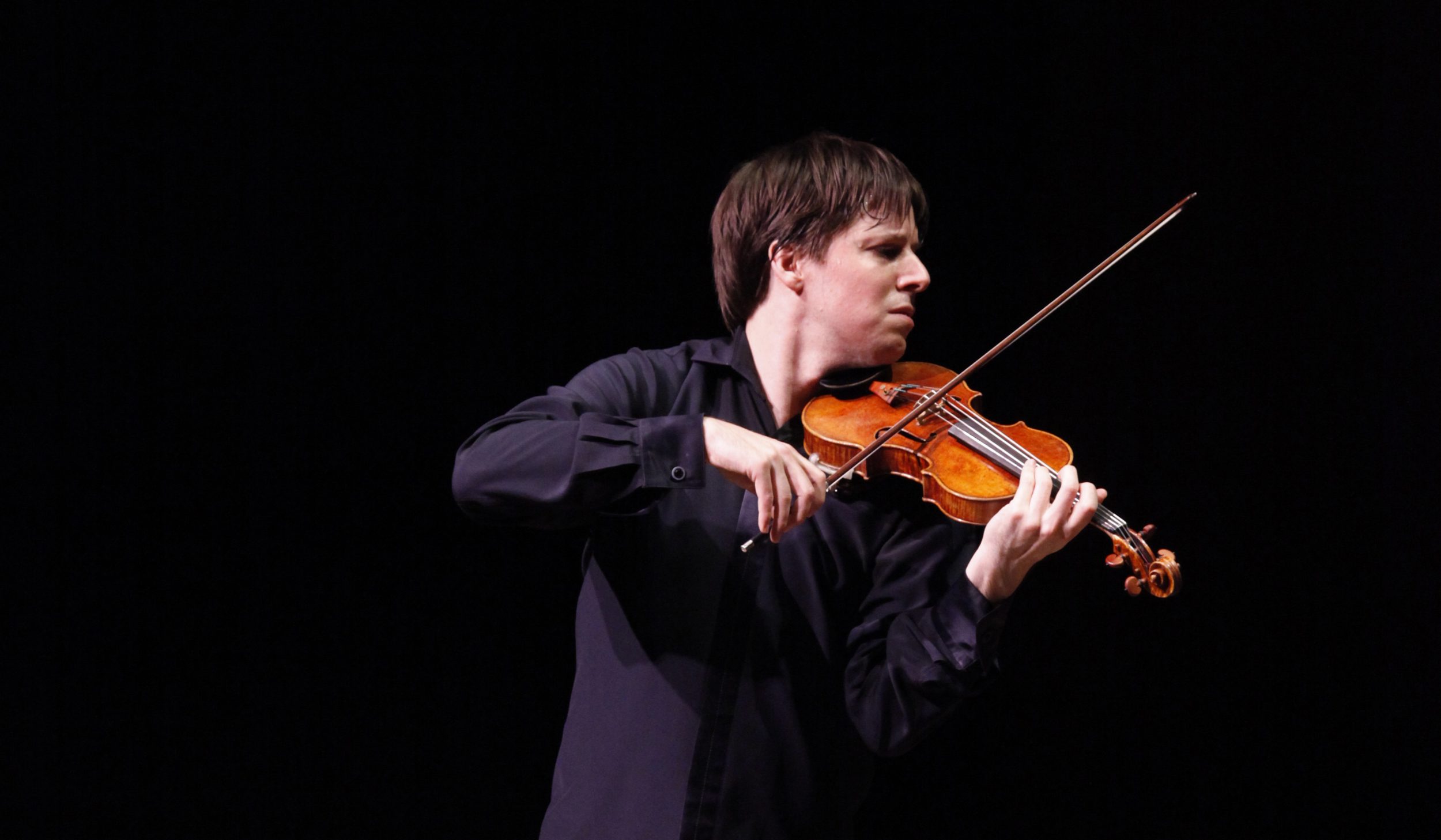 Joshua violin. Джошуа Белл скрипач. Скрипач в метро Джошуа Белл. Скрипач Джошуа Белл фото. Джошуа Белл скрипачи США.