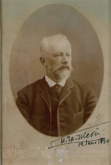 Петр Ильич Чайковский. Фотоателье Анаклета Пазетти. Санкт-Петербург, начало января 1890 года Вата в ухе тщательно заретуширована. Фото - christies.com Петр Ильич Чайковский. Фотоателье Анаклета Пазетти. Санкт-Петербург, начало января 1890 года Вата в ухе тщательно заретуширована. Фото - christies.com