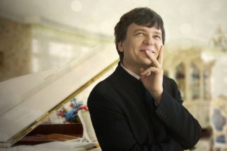 Александр Яковлев. Фото - yakovlev-piano.com