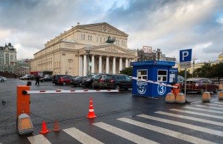 Парковка возле Большого театра