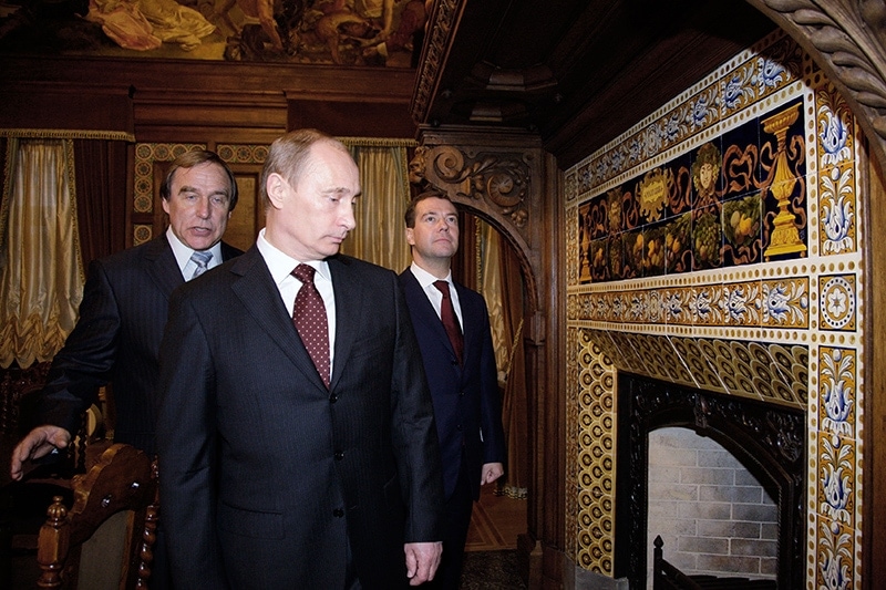 Сергей Ролдугин, Владимир Путин, Дмитрий Медведев, Санкт-Петербургский Дом музыки. 2009 год. Фото - Дмитрий Астахов