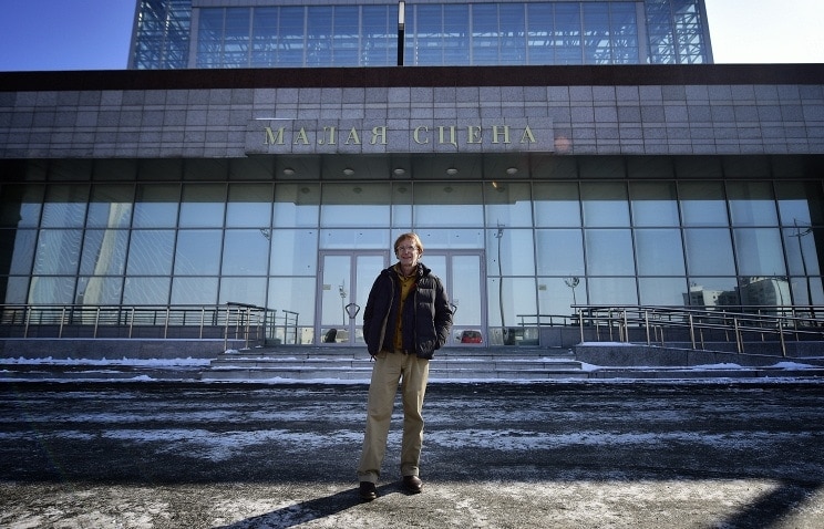 Режиссер Ален Маратра у здания Приморской сцены Мариинского театра. Фото - Юрий Смитюк Режиссер Ален Маратра у здания Приморской сцены Мариинского театра. Фото - Юрий Смитюк