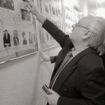 Юрий Симонов во время визита в родную школу