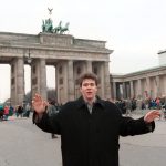 Перед юным Денисом Мацуевым мир распахнулся, как за его спиной - Бранденбургские ворота. Фото - PhotoXPress.ru