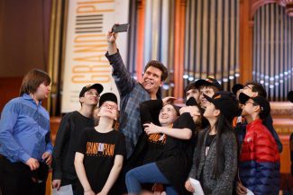 Денис Мацуев и лауреаты Grand piano competition на сцене БЗК. Фото - Евгений Евтюхов
