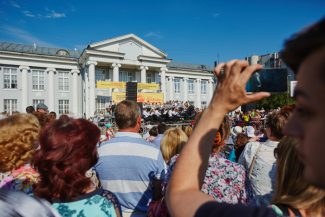 Новосибирский АСО представил программу на Центральной площади Новоалтайска
