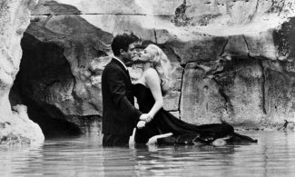Кадр из фильма «Сладкая жизнь» Феллини, 1960 г. Кадр из фильма «Сладкая жизнь» Феллини, 1960 г.