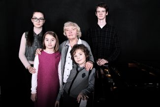 Тамара Леонидовна Колосс со своими учениками. 2014 год Тамара Леонидовна Колосс со своими учениками. 2014 год