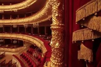 «Рособоронэкспорт» потратит 13,2 млн рублей на ложу Большого театра