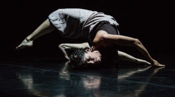 Бывшая артистка Нидерландского театра танца Селия Амад показала собственную работу «Путь паломника». Фото - Стас Левшин