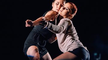 Сцена из спектакля «Насквозь». Фото - Дарья Попова / пресс-служба Open look