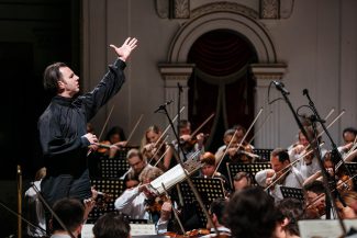 Теодор Курентзис и его фестивальный оркестр. Фото - Эдвард Тихонов