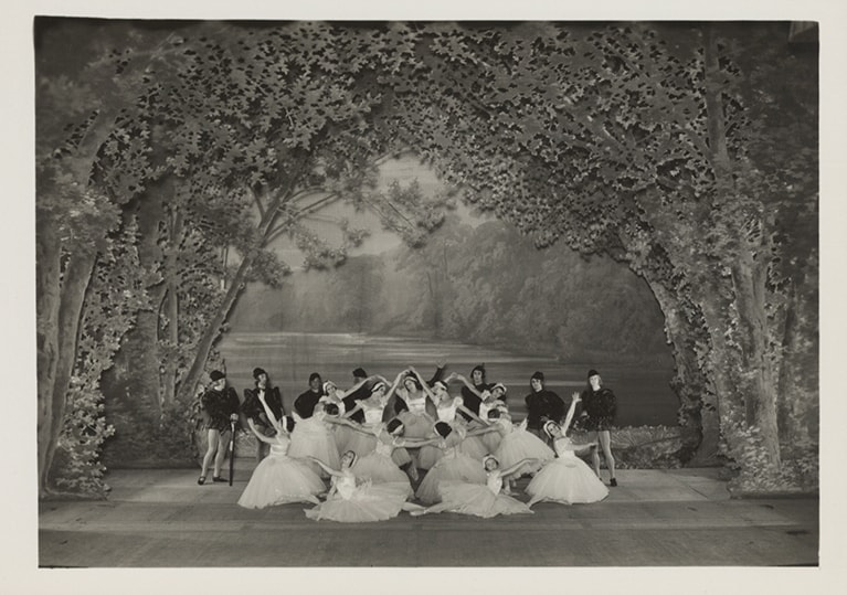 Балет «Лебединое озеро» в постановке Михаила Фокина. Фото - Library of Congress Балет «Лебединое озеро» в постановке Михаила Фокина. Фото - Library of Congress