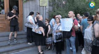 Митинг у Оперного театра им. Палиашвили Митинг у Оперного театра им. Палиашвили