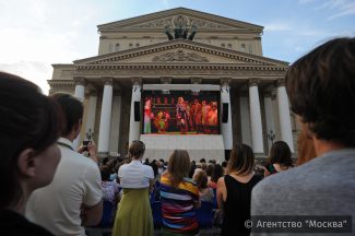 Большой театр продолжает серию бесплатных уличных трансляций своих спектаклей