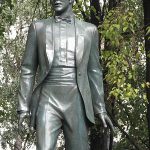 Памятник Муслиму Магомаеву