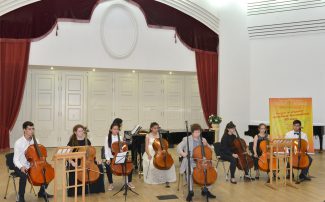 Школа акварели Андрияки и ЦМШ провели мастер-классы для талантов из России и Белоруссии
