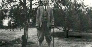 Сергей Рахманинов в своем швейцарском имении Сенар