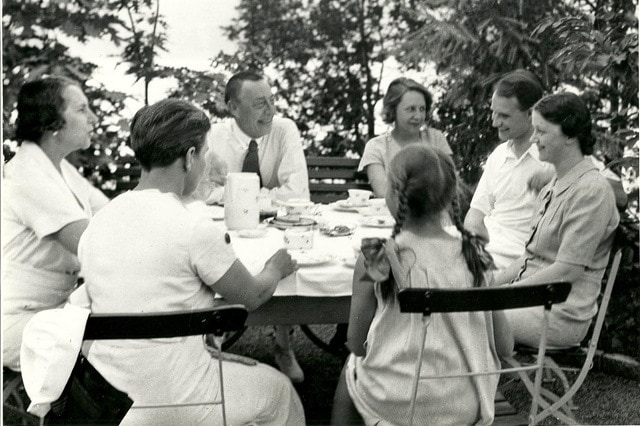 Рахманинов в Сенаре в кругу семьи, 1934 год, Швейцария