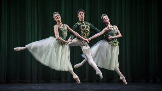 "Изумруды" Дж. Баланчина. Фото - Carlos Quezada/Staatsballett Berlin