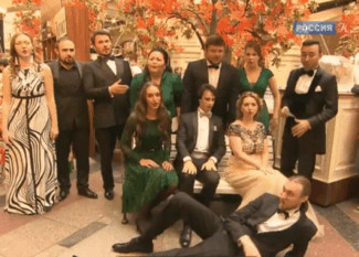 Солисты нового сезона "Большой оперы" стали участниками флешмоба в ГУМе