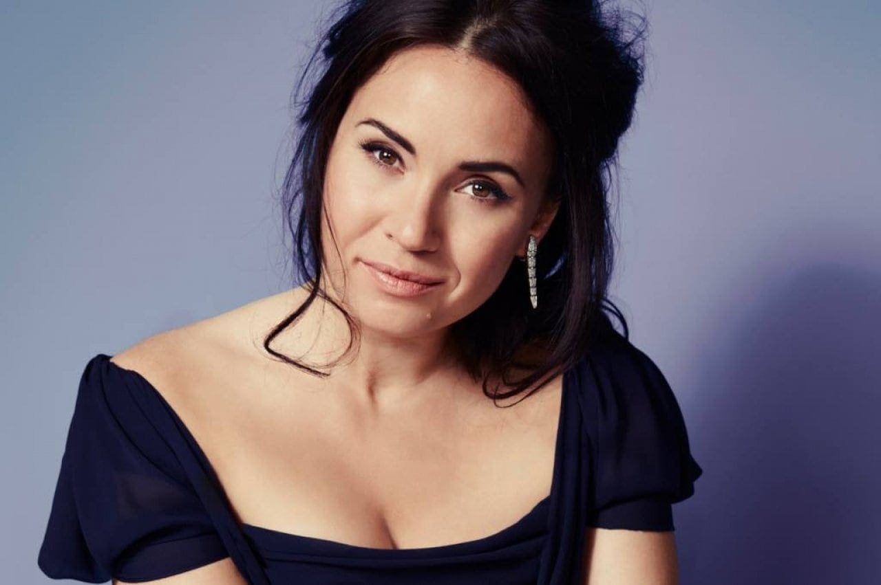 Нысандары бар қатты порно көру Лас қаншық порно