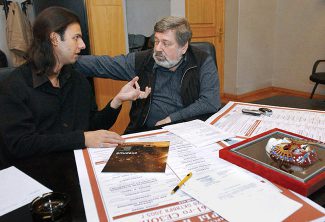 Теодор Курентзис и Борис Мездрич, Новосибирский театр оперы и балета, 2005 год. Фото - Владимир Зинин Теодор Курентзис и Борис Мездрич, Новосибирский театр оперы и балета, 2005 год. Фото - Владимир Зинин