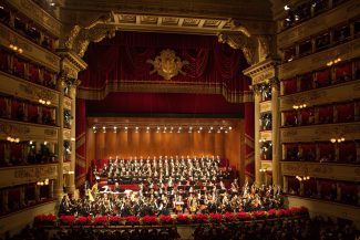 Оркестр и хор театра Ла Скала. Фото: Brescia e Amisano © Teatro alla Scala