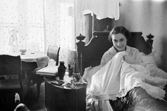 Ольга Лепешинская у себя дома, Москва, 1940 год. Фото - Анатолий Гаранин/РИА Новости
