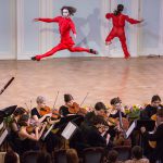 Старинные инструменты и современные костюмы помогли друг другу. Фото - Евгений Разумный / Ведомости