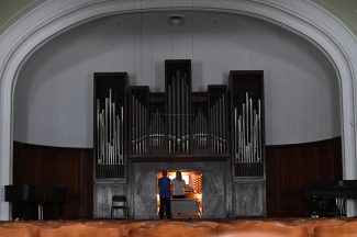 Занятия по органу в Малом зале Московской консерватории. Фото -РИА Новости/Сергей Пятаков Занятия по органу в Малом зале Московской консерватории. Фото -РИА Новости/Сергей Пятаков
