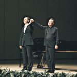 Публика музыкантов не отпускала, требовала на поклоны снова и снова. Фото - Ирина Шымчак