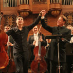 Александр Сладковский и Нарек Ахназарян после исполнения Первого виолончельного концерта