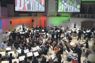 Три оркестра и три дирижера во время исполнения «Групп» Штокхаузена. Фото - пресс-служба Московской филармонии