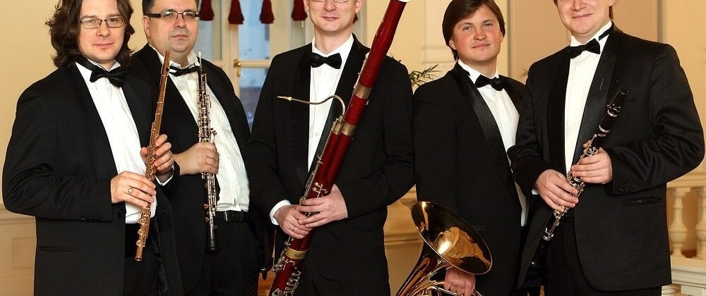 Духовой квинтет Большого театра: Николай Попов (флейта), Сергей Лысенко (гобой), Андрей Рудометкин (фагот), Алексей Раев (валторна), Сергей Петров (кларнет)