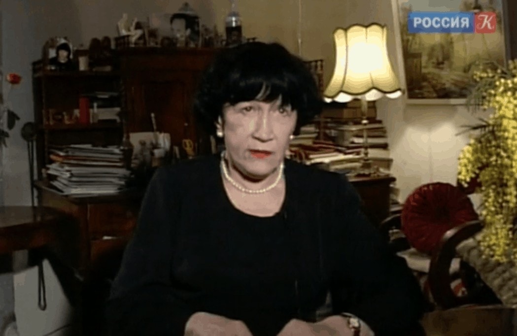 Вероника Дударова. Кадр из фильма "Свою биографию рисовала я сама", режиссер - Е. Ежова Вероника Дударова. Кадр из фильма "Свою биографию рисовала я сама", режиссер - Е. Ежова
