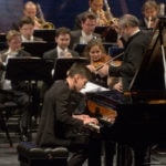 Абисал Гергиев дебютировал с надежным аккомпанементом. Фото - Валентин Барановский