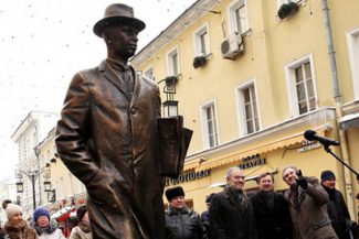 Памятник С. С. Прокофьеву в Камергерскрм переулке в Москве. Фото - АГН "Москва"