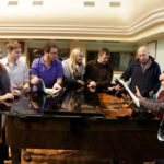 Семь персонажей "Роделинды" под руководством маэстро Мулдса. Фото - Дамир Юсупов