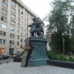Сквер за памятником Ростроповича назовут именем знаменитого виолончелиста