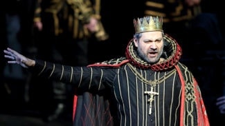 Ильдар Абрдазаков в роли Филиппа II в опере "Дон Карлос"