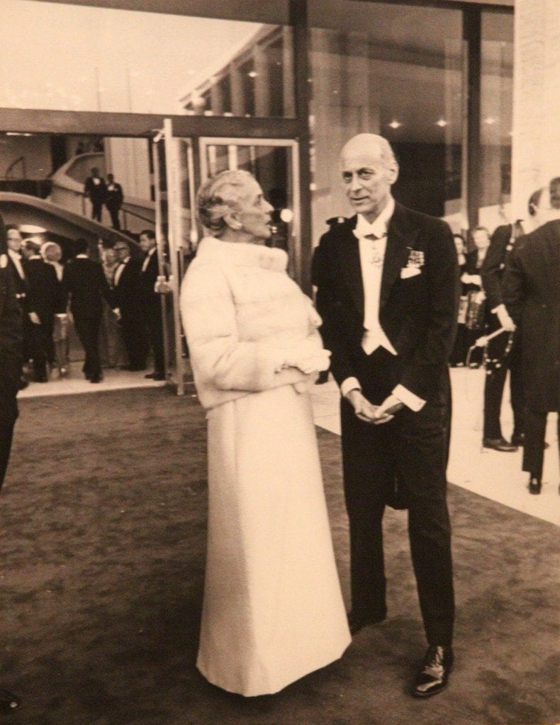 Рудольф Бинг и миссис Джон Барри Райан – дочь Отто Кана, генерального менеджера Метрополитен-оперы в начале ХХ века на церемонии открытия 16 сентября 1966 года