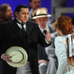 Николай Диденко (Граф Рудольф) и Лора Клейкомб (Амина) в сцене из оперы В. Беллини "Сомнамбула" в Большом театре. Фото - Карпов Сергей (ТАСС)