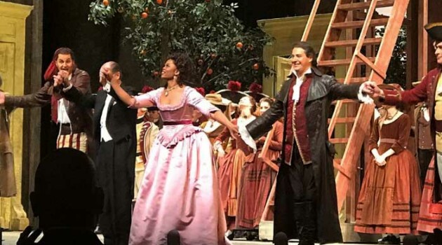 Дмитрий Корчак на сцене Метрополитен оперы