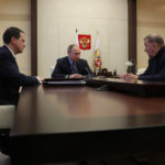 Встреча президента Владимира Путина с министром культуры Владимиром Мединским и генеральным директором Государственного академического Большого театра России Владимиром Уриным. Москва, Кремль, 17 февраля 2017 года. Фото - пресс-служба Президента России
