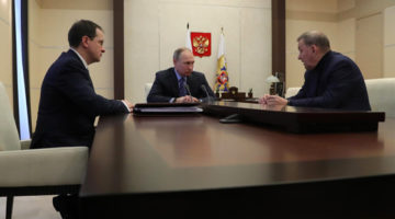 Встреча президента Владимира Путина с министром культуры Владимиром Мединским и генеральным директором Государственного академического Большого театра России Владимиром Уриным. Москва, Кремль, 17 февраля 2017 года. Фото - пресс-служба Президента России