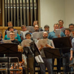 На репетиции первого концерта артисты хора и филармонического оркестра. Фото - Алина Шешеня